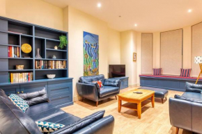 Viking View: Two bedroom apartment with parking